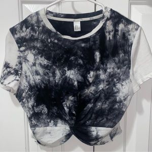 Black and white tie dye cropped tee with twist.